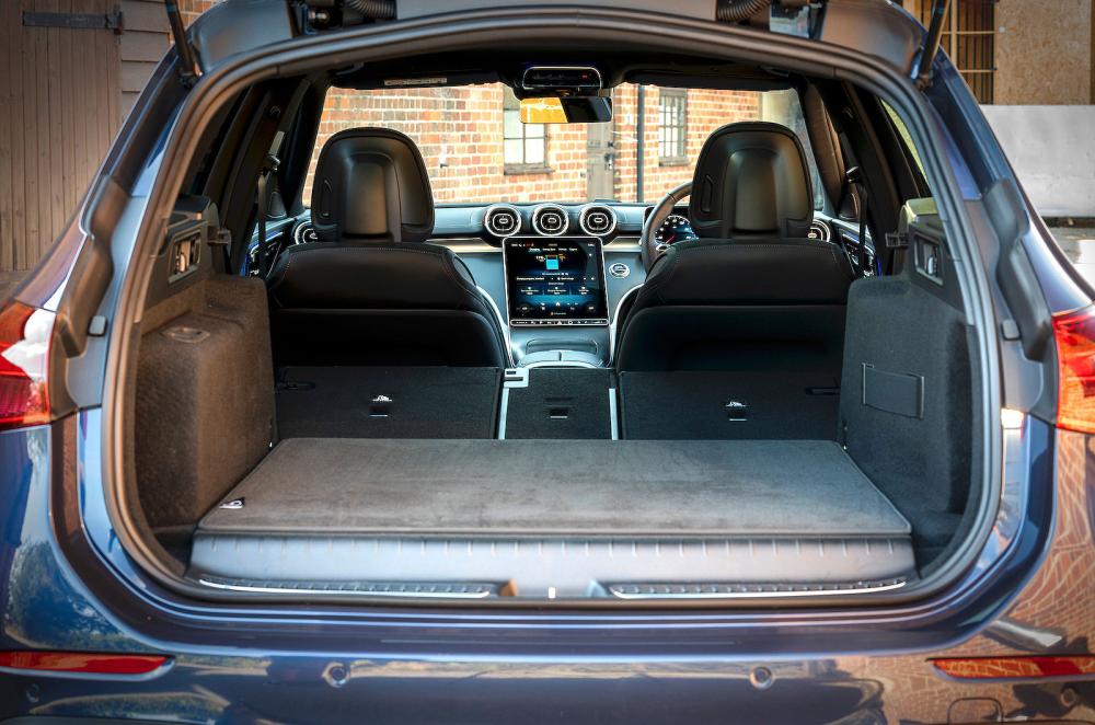 Mercedes C-Class Estate boot