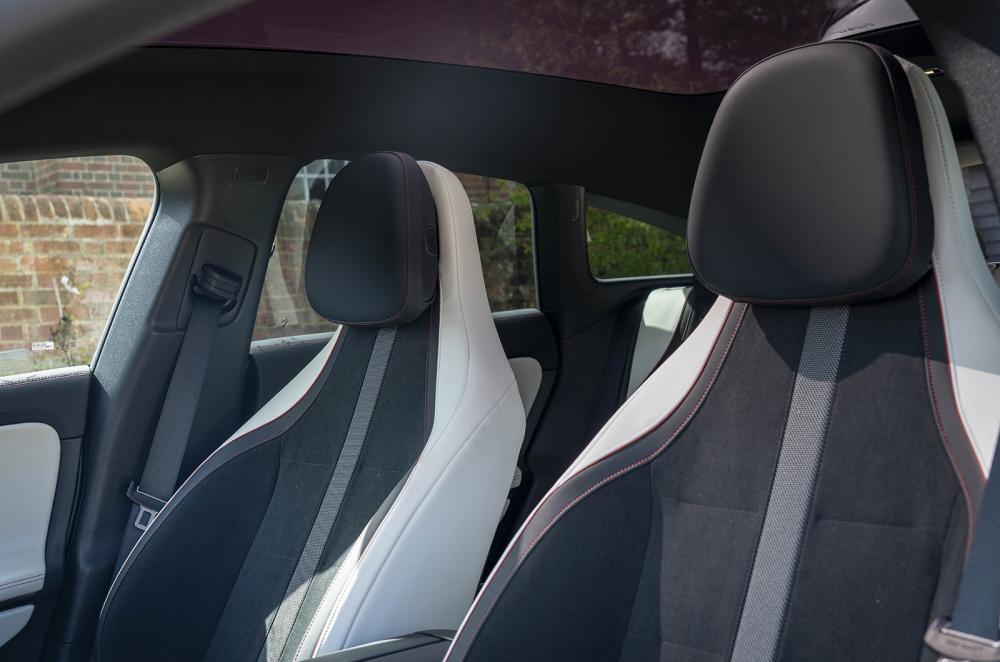 Mercedes CLA Shooting Brake front seats