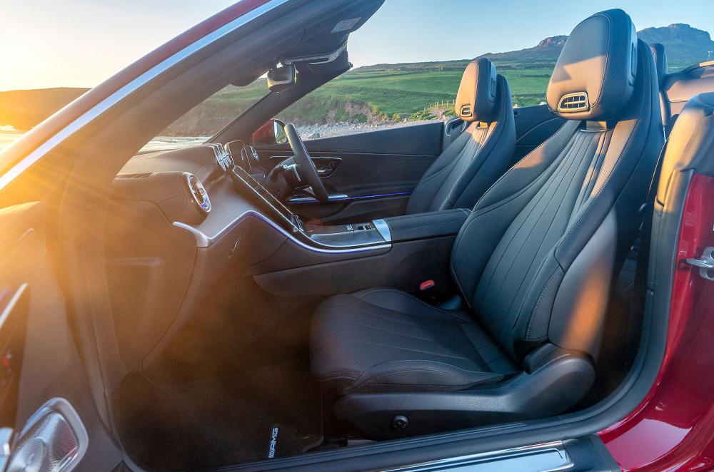 Mercedes CLE Cabriolet front seats