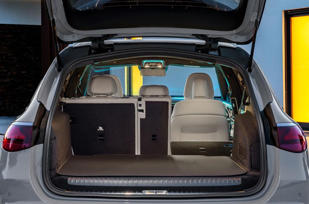 Mercedes E-Class Estate boot