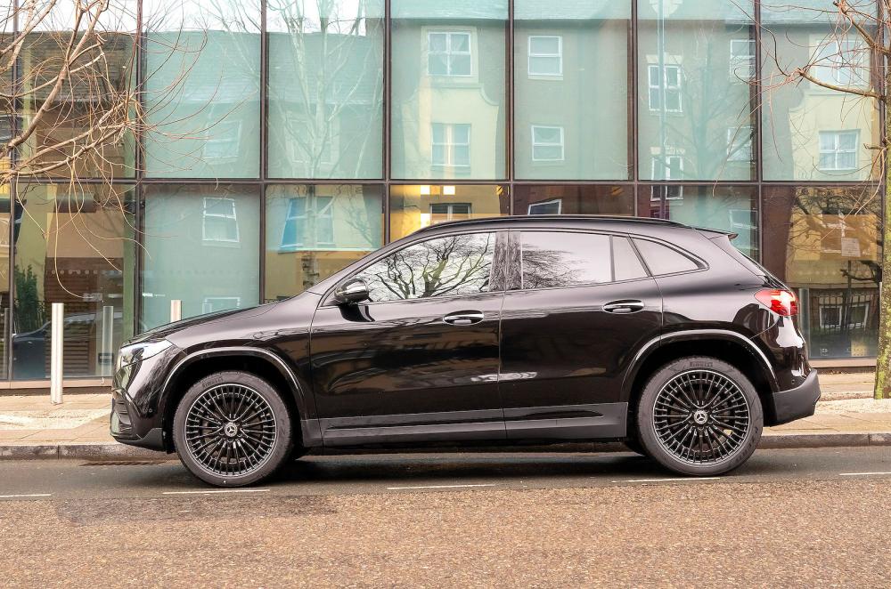 Mercedes EQA left static