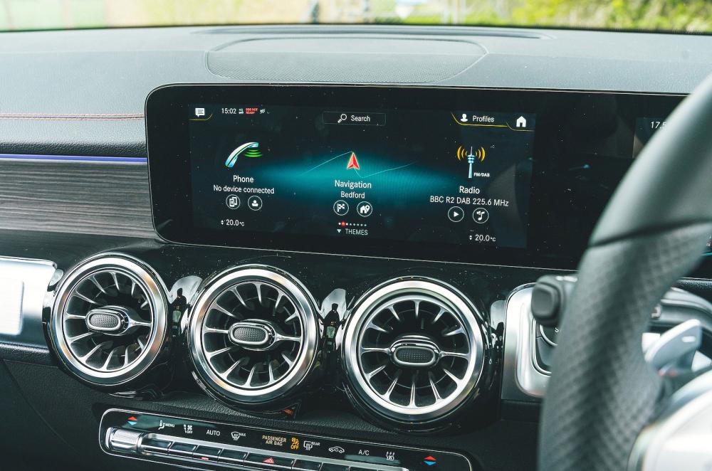 Mercedes EQB interior infotainment