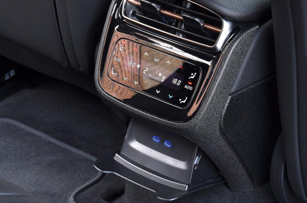 Mercedes EQE interior detail