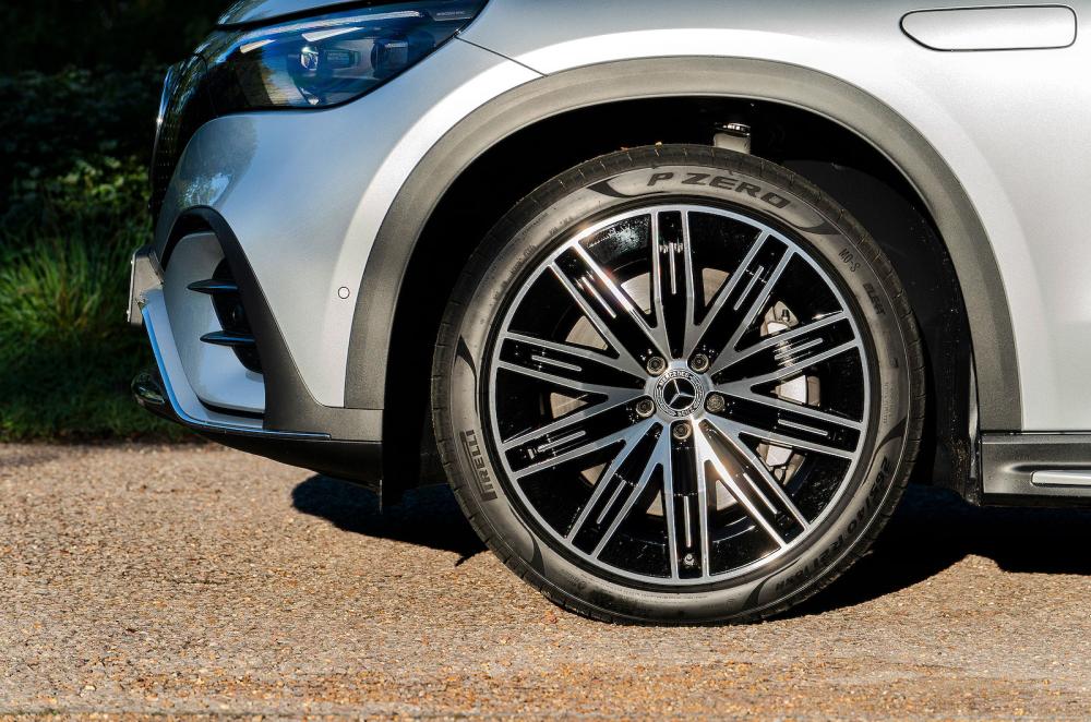 Mercedes EQE SUV alloy wheel detail