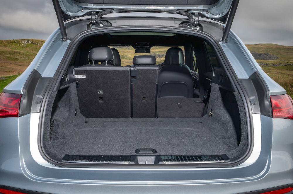 Mercedes EQE SUV boot