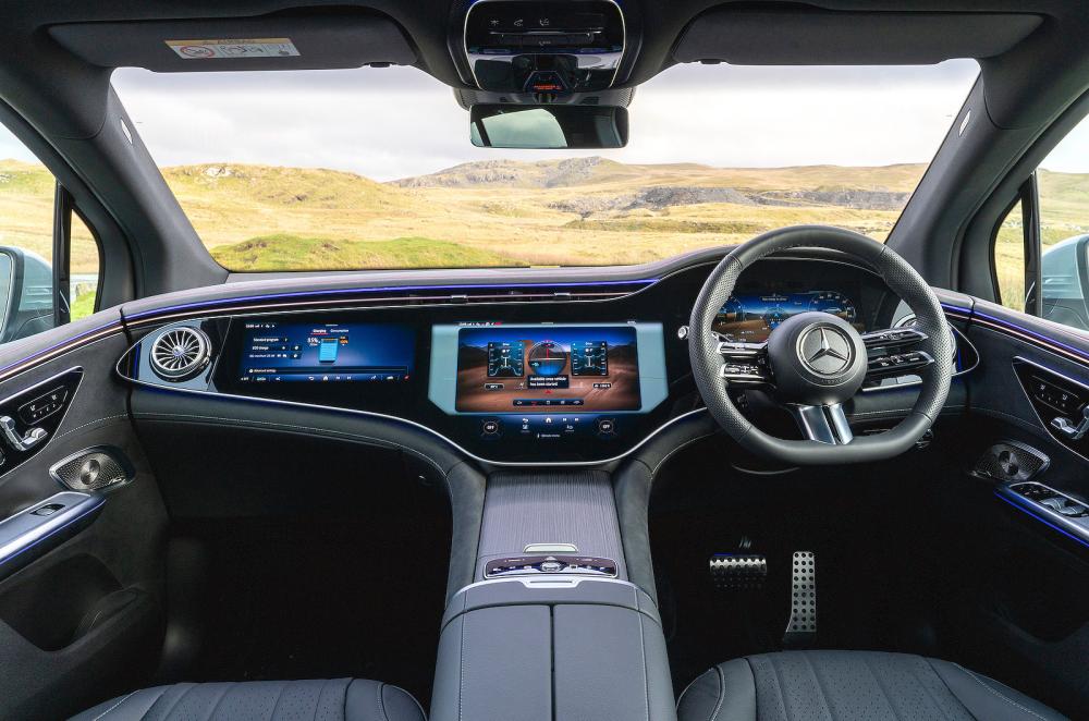 Mercedes EQE SUV dashboard