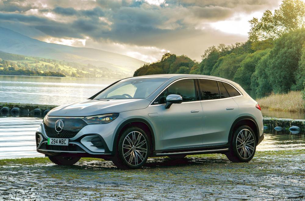 Mercedes EQE SUV front left static