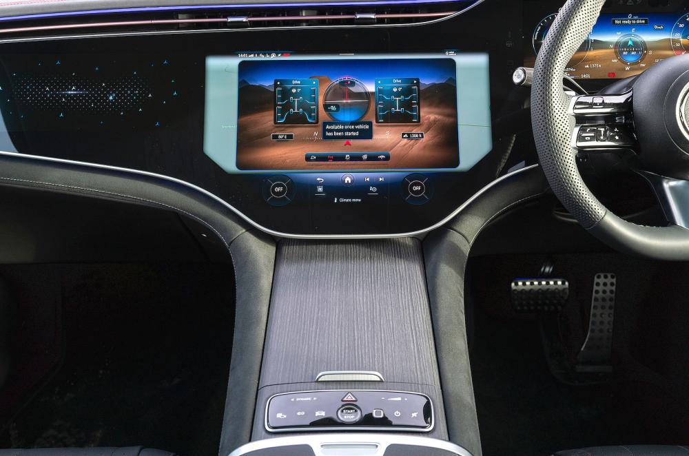 Mercedes EQE SUV interior infotainment