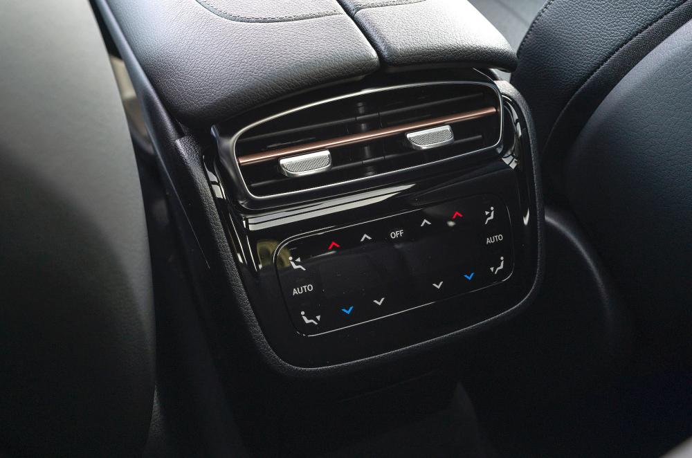 Mercedes EQE SUV interior detail