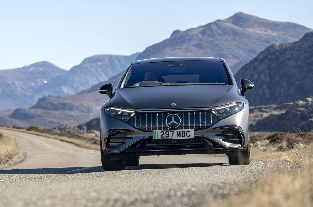 Mercedes EQS front cornering