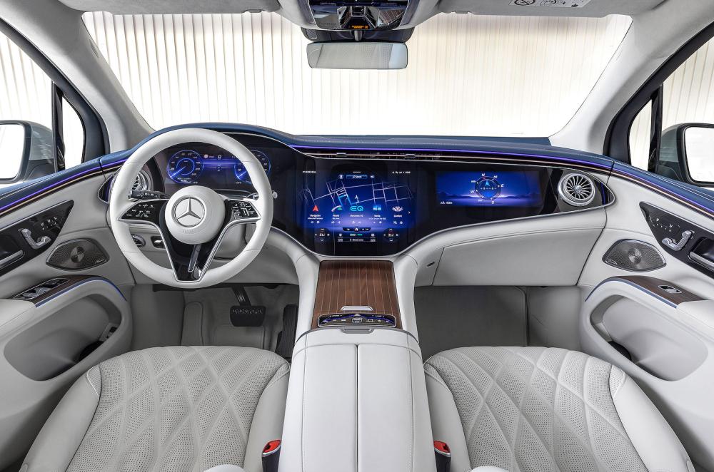 Mercedes EQS SUV dashboard