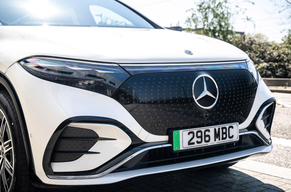 Mercedes EQS SUV front detail