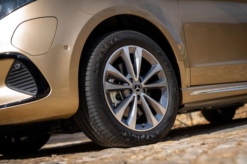 Mercedes EQV alloy wheel detail