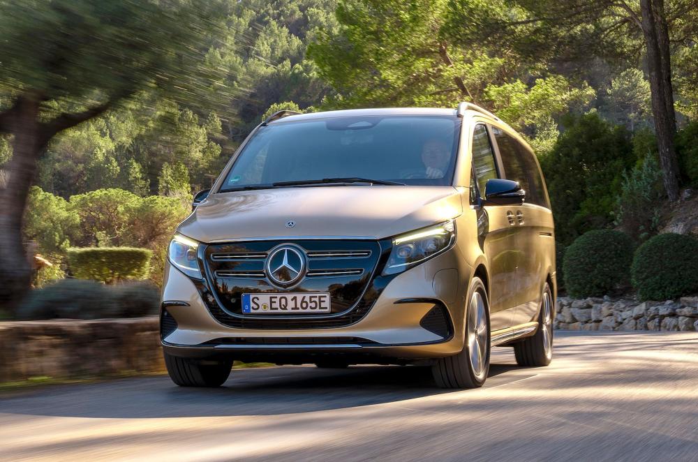 Mercedes EQV front cornering