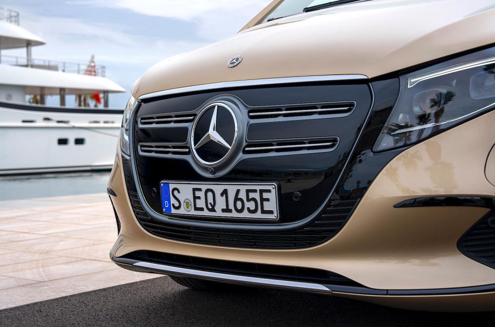 Mercedes EQV grille detail