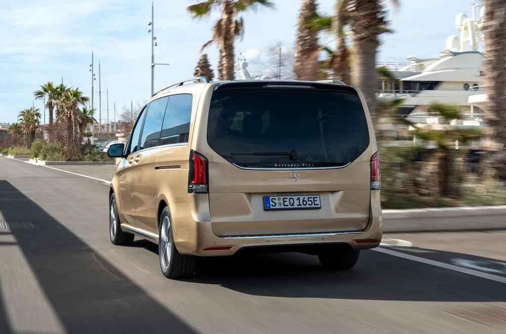 Mercedes EQV rear driving