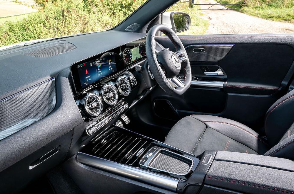 Mercedes GLA interior front seats