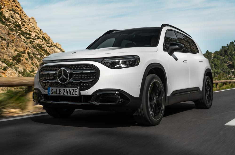 Mercedes GLB driving front left