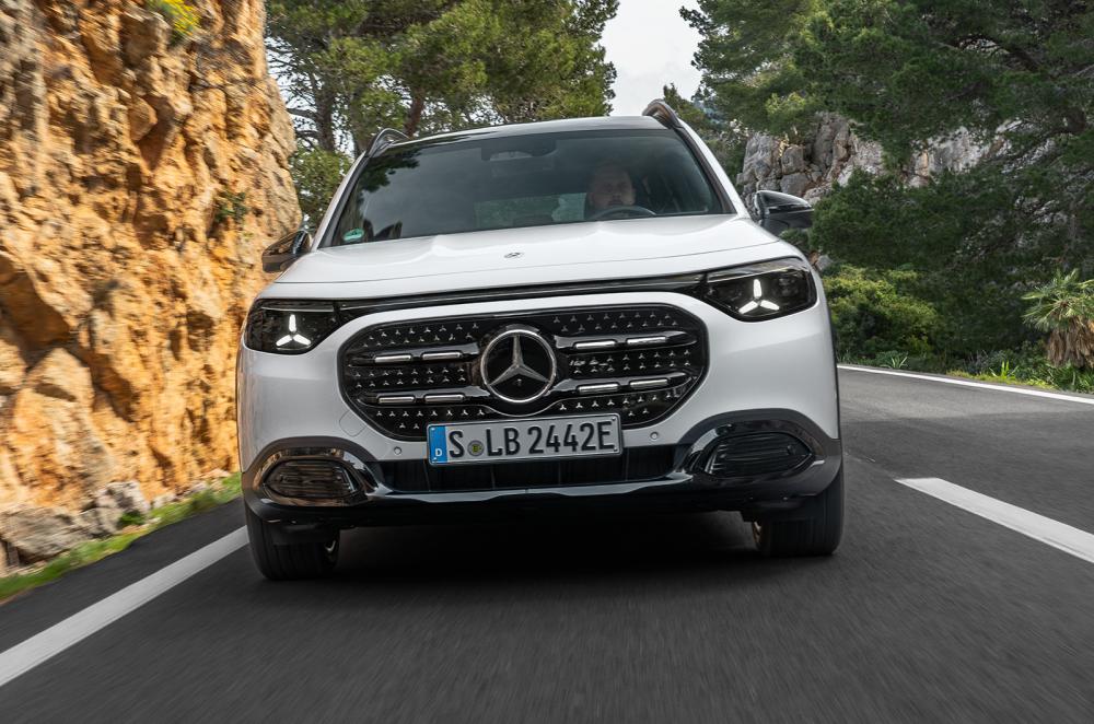 Mercedes GLB driving front