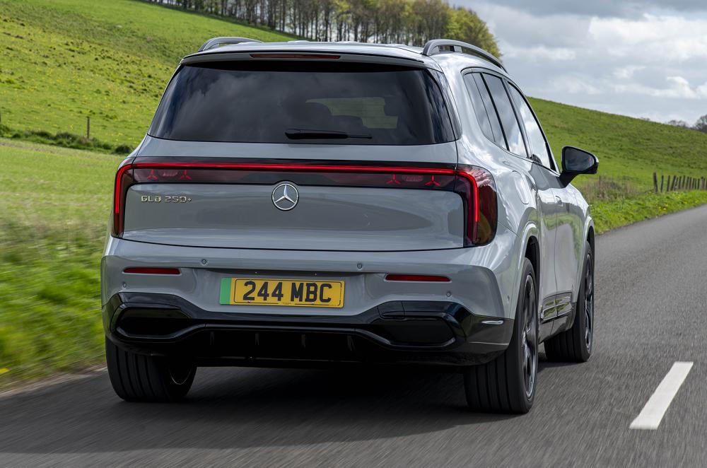 Mercedes GLB driving rear right