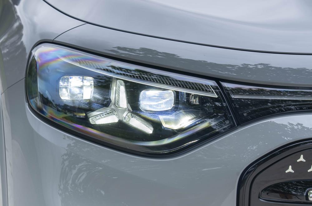 Mercedes GLB headlight detail
