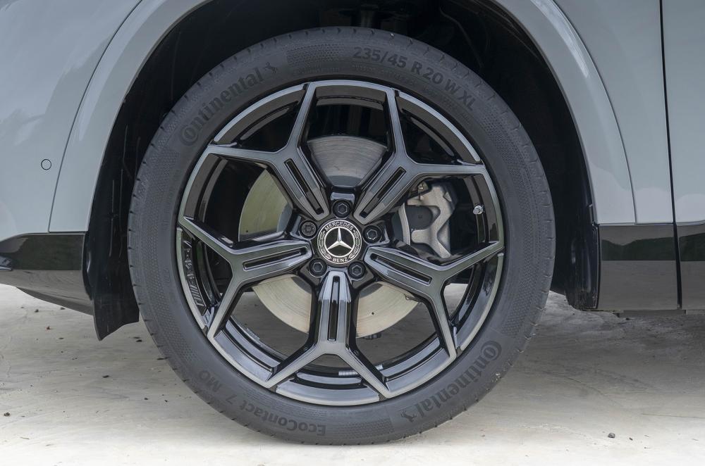 Mercedes GLB wheel detail