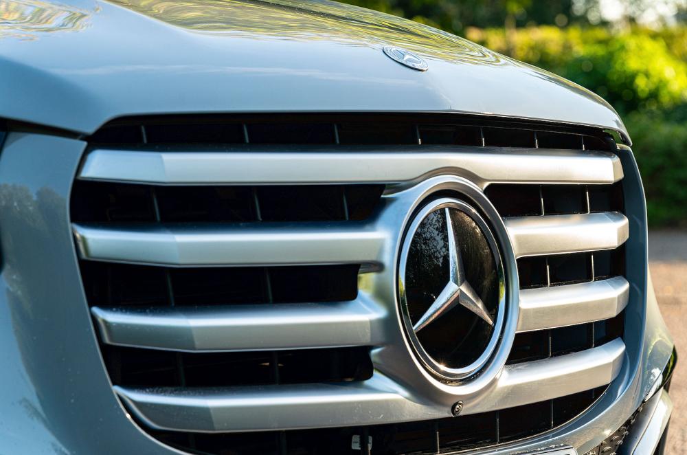 Mercedes GLS grille detail