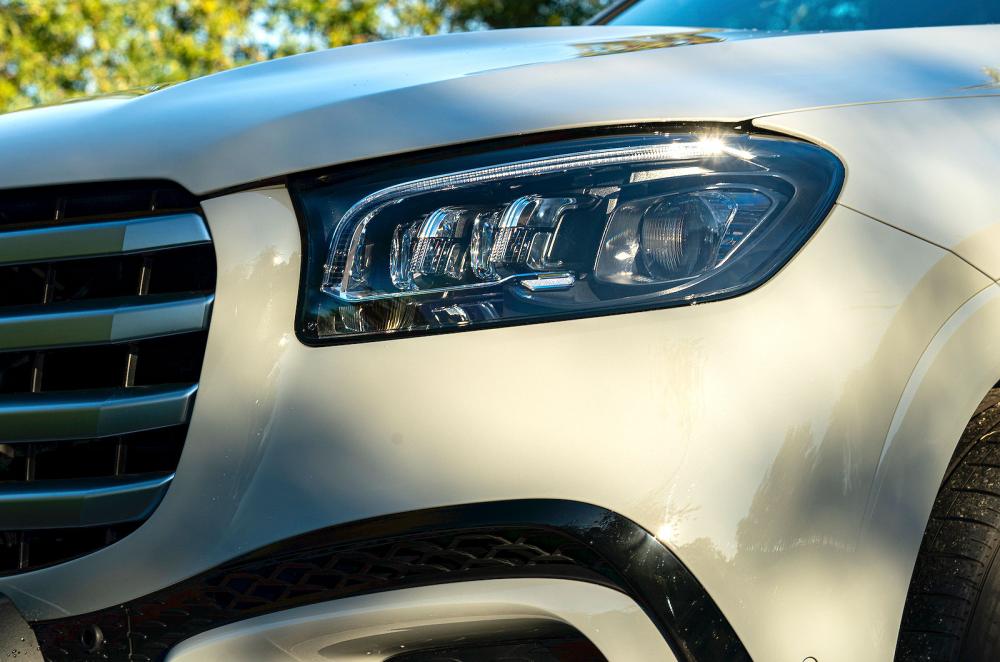 Mercedes GLS headlights detail