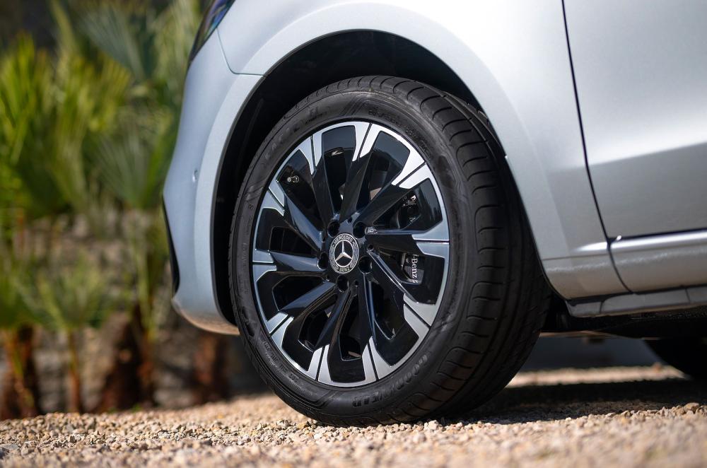 Mercedes V-Class alloy wheel detail