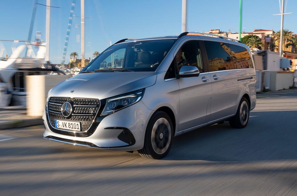 Mercedes V-Class front left driving