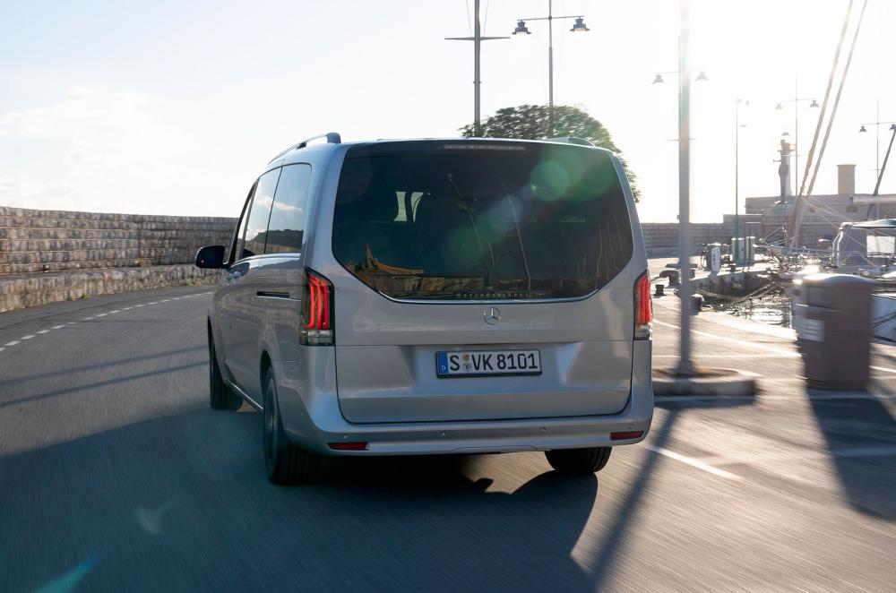 Mercedes V-Class rear cornering