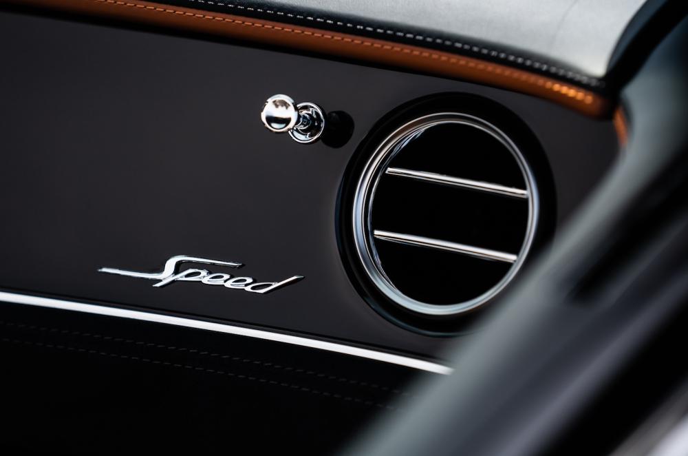 Bentley Continental GT Convertible 2022 interior detail