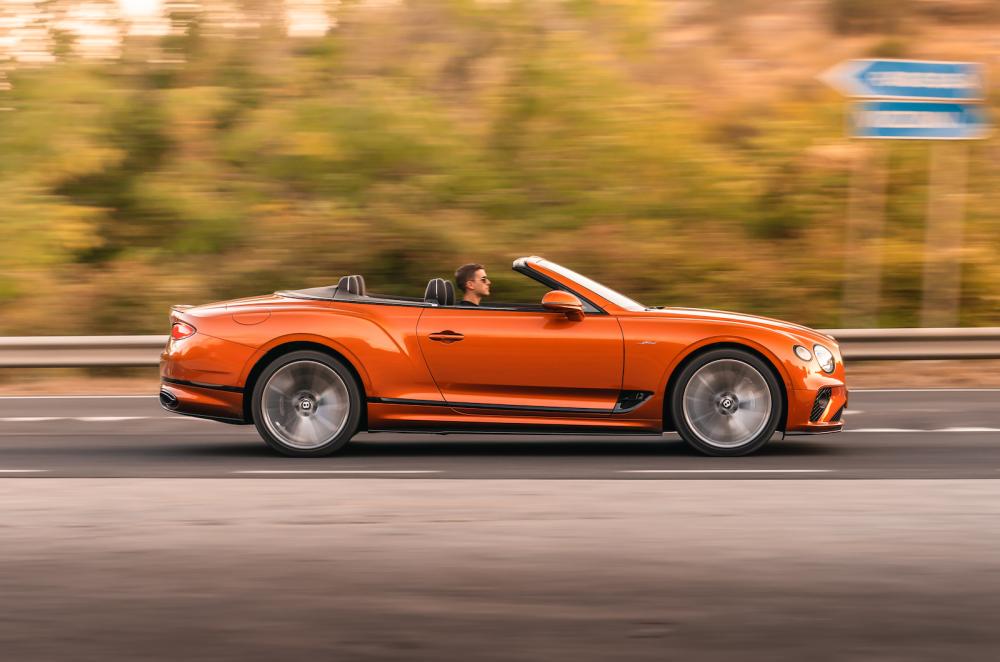 Bentley Continental GT Convertible 2022 right tracking