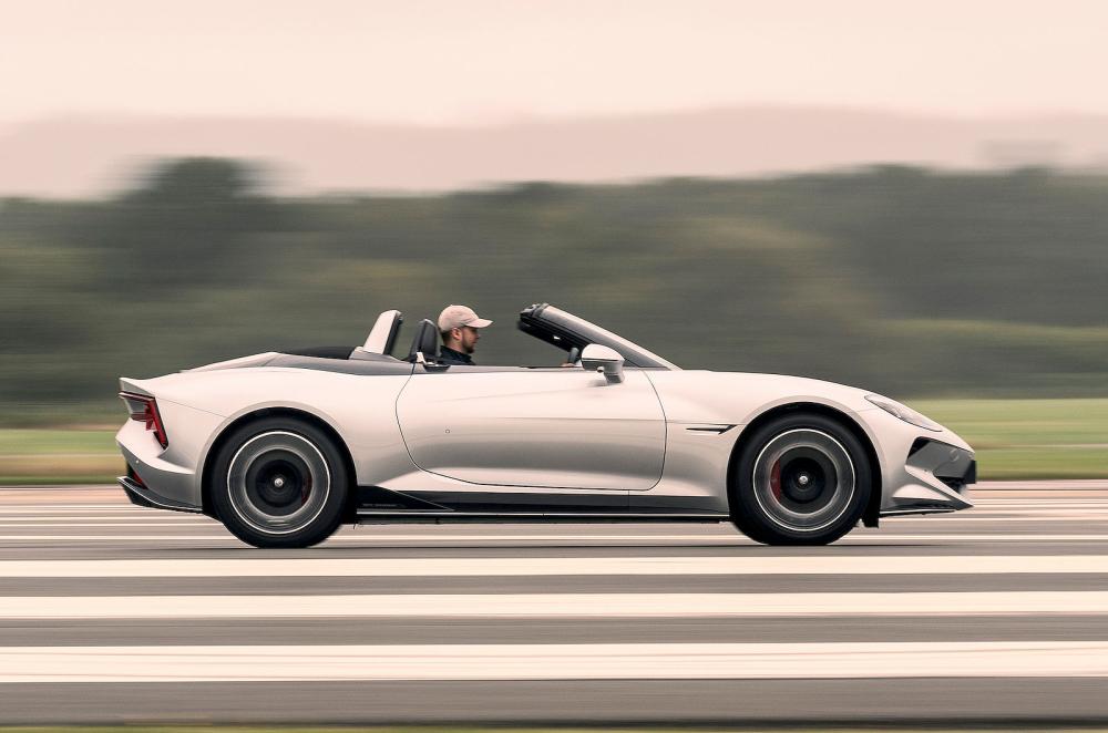 MG Cyberster right driving