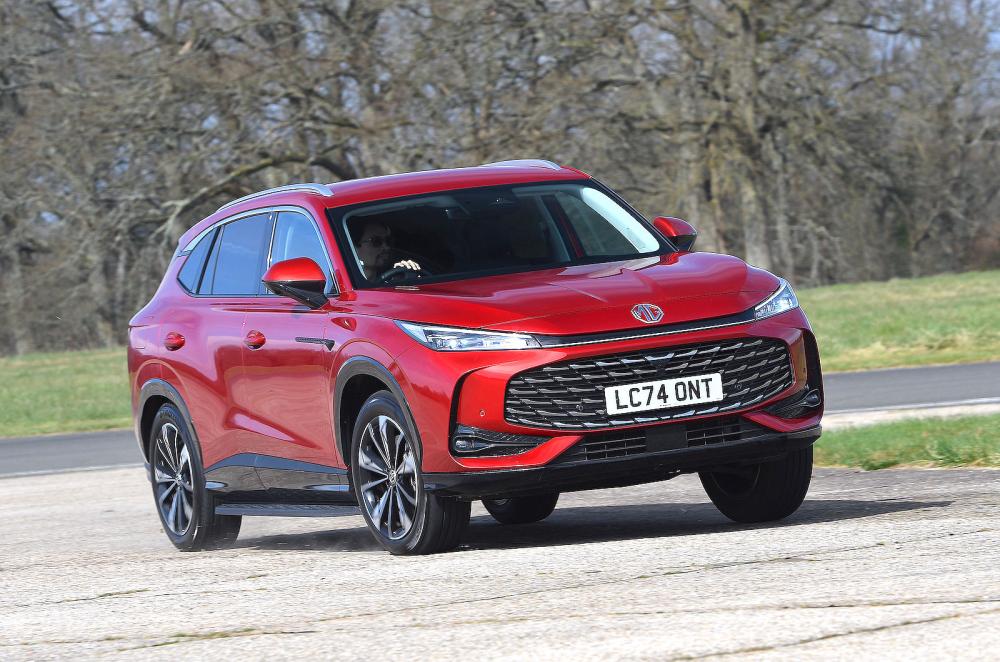 MG HS front cornering