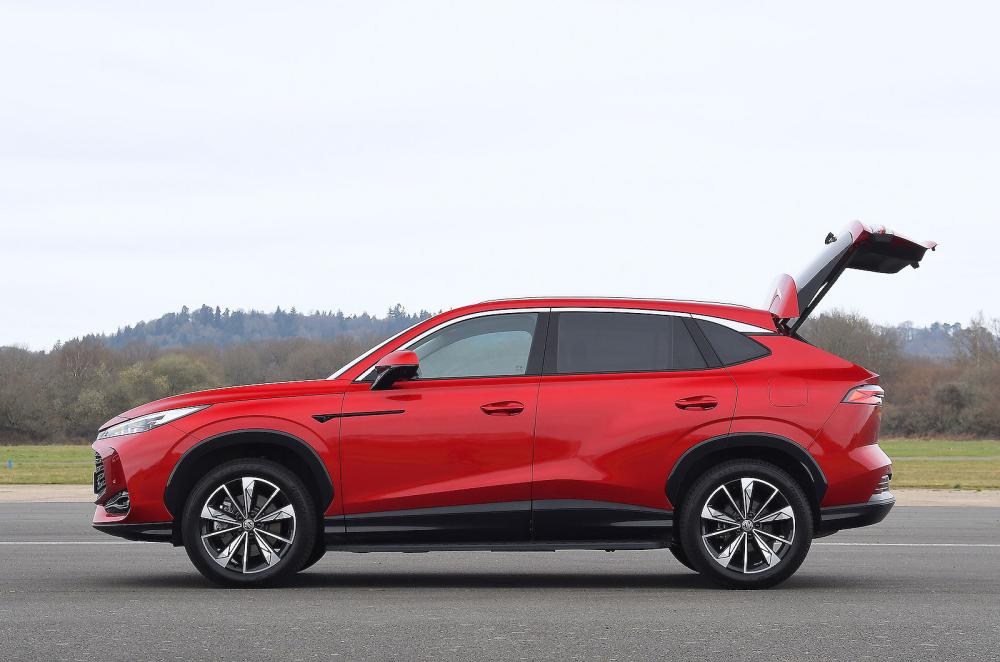 MG HS left static boot open