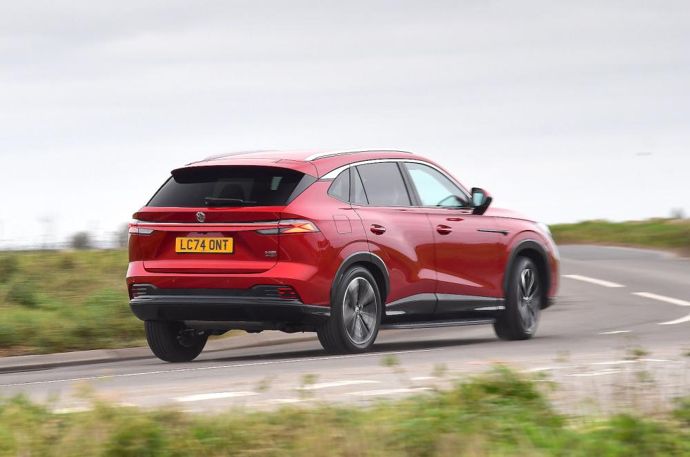 MG HS rear right driving