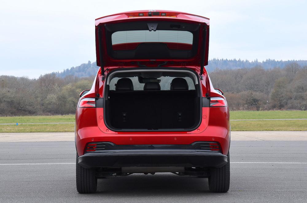 MG HS rear static boot open