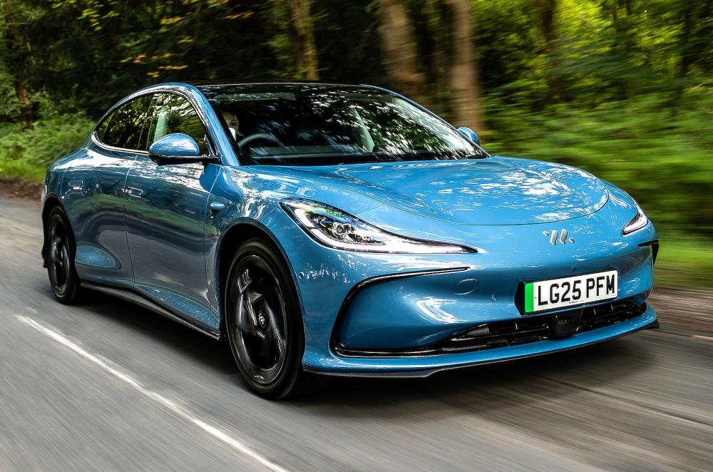 MG IM5 front right driving