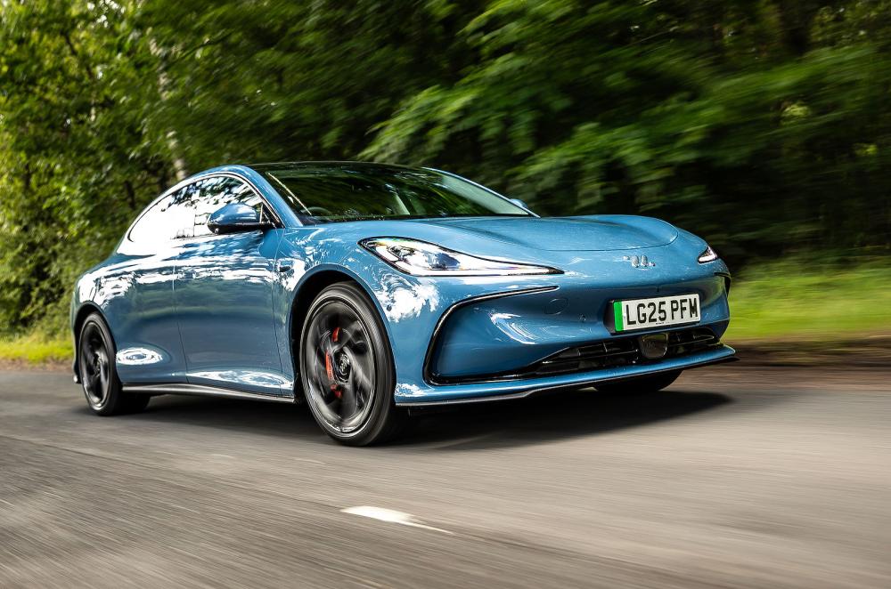 MG IM5 front right driving