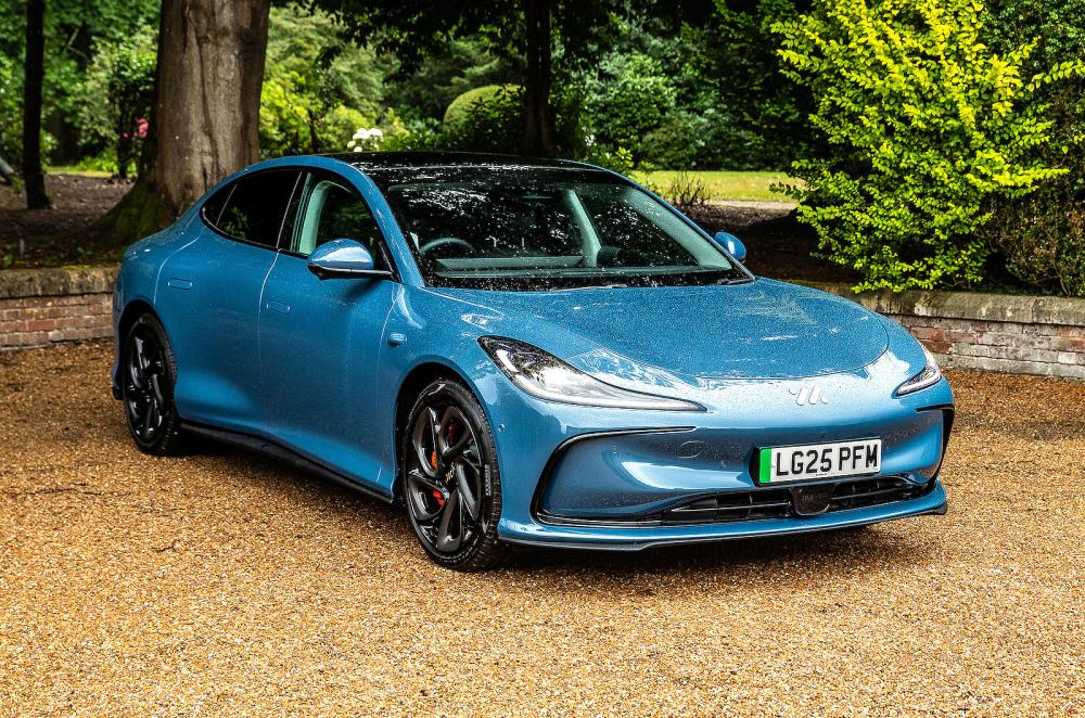 MG IM5 front right static