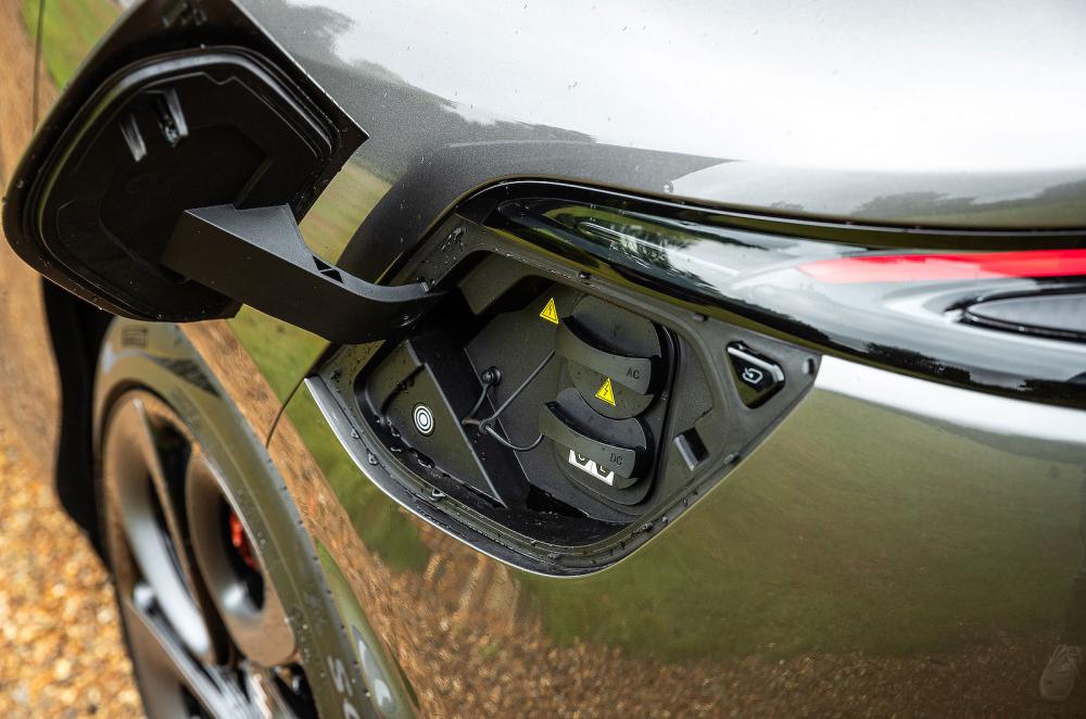 MG IM6 charging socket