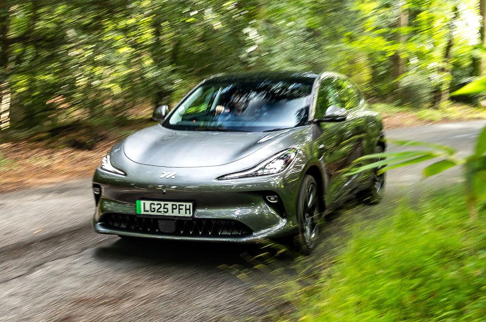 MG IM6 front left driving