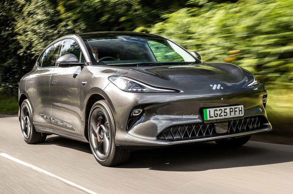 MG IM6 front right driving