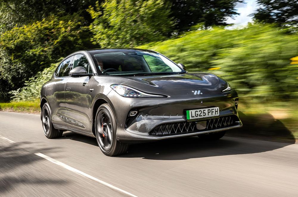 MG IM6 front right driving