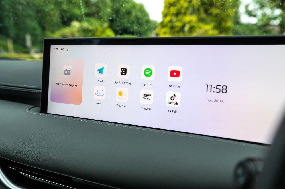 MG IM6 infotainment touchscreen