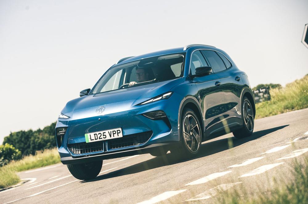 MG S5 EV front cornering