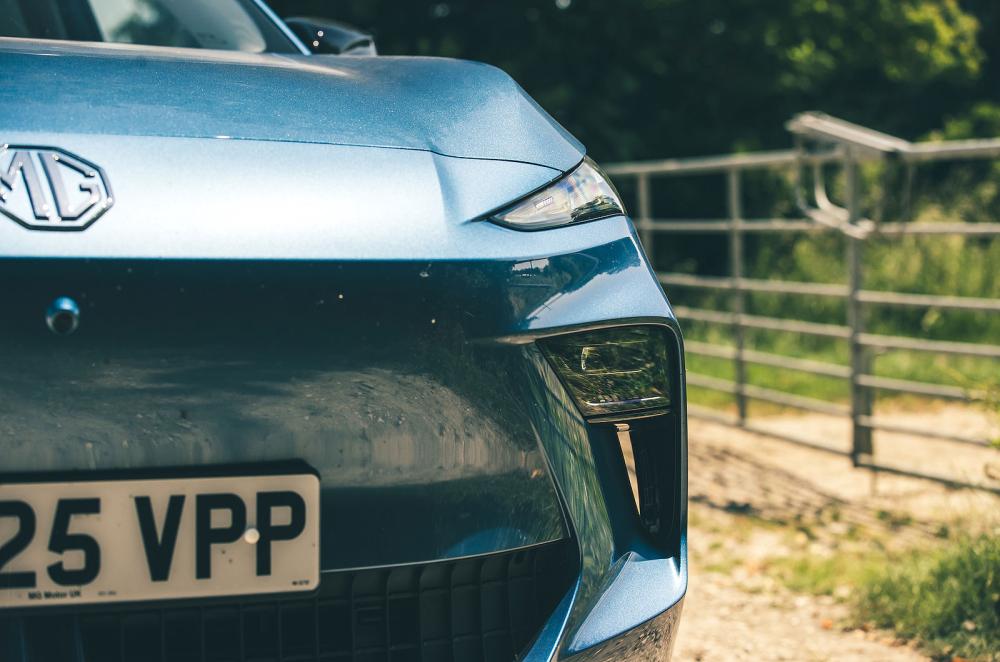 MG S5 EV headlights