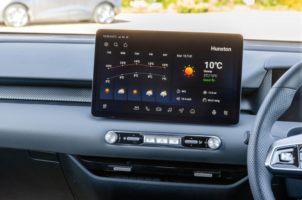 MG S5 infotainment touchscreen
