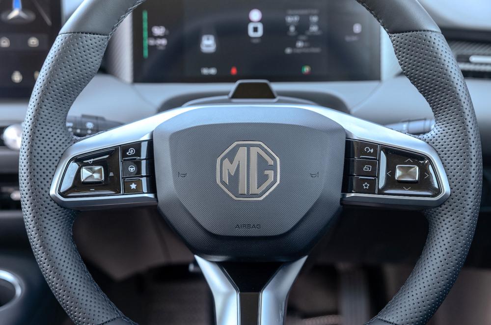 MG S5 steering wheel detail